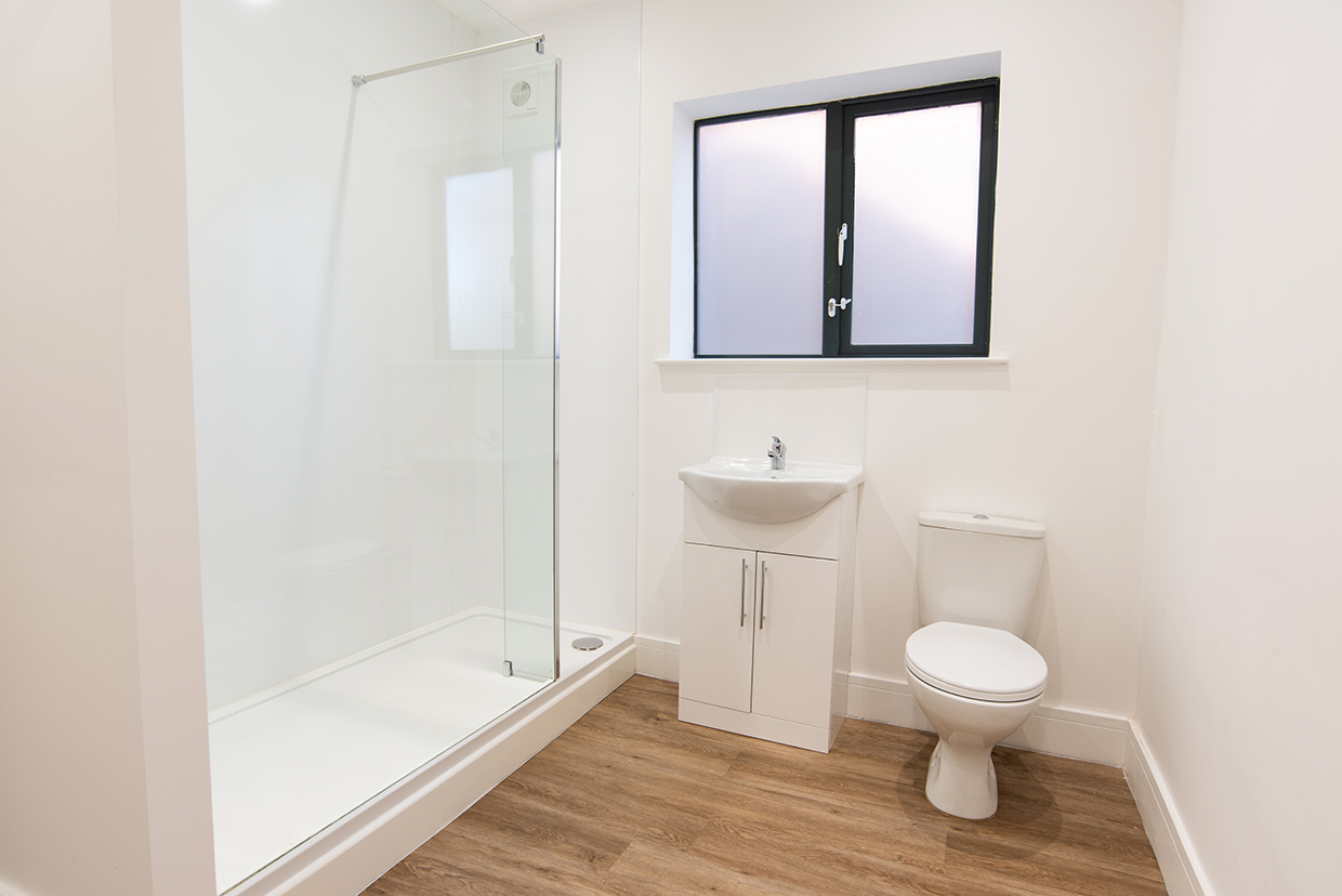 Flat 1 Bathroom (1)